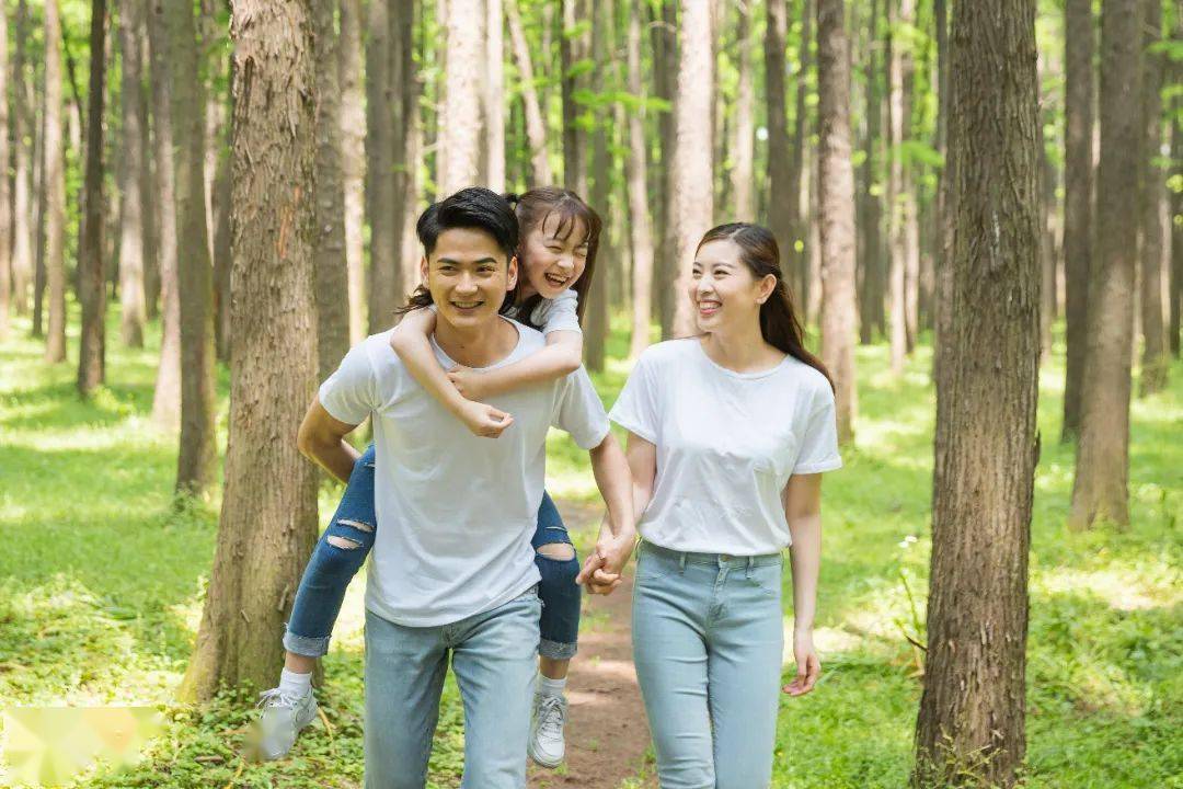 全家福亲子照2-4人 · 2套服装 · 10张精修
